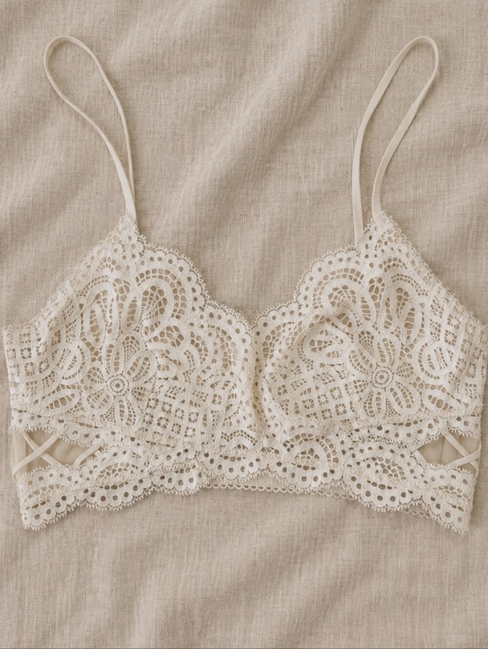 Victoria's Secret Lace Bralette in Cream - Size M